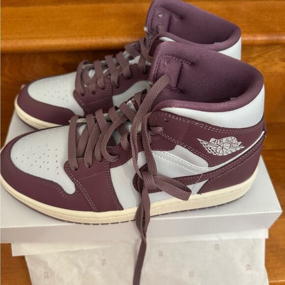 Jordan 1 Mid Pure Platinum Sneakers - Picture 6 of 7